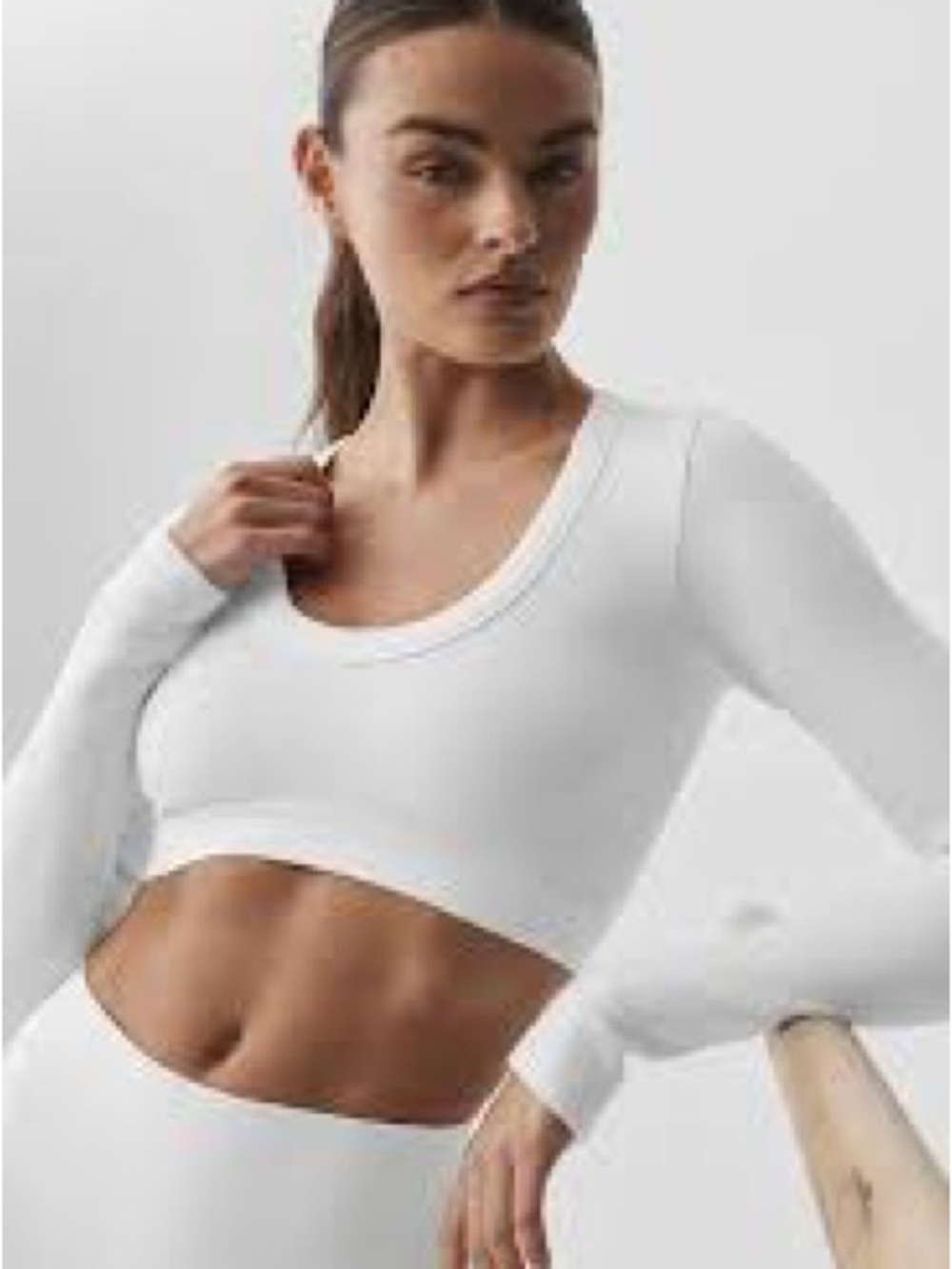 Alo  Long-Sleeve Cropped Scoop Neck Top damaged